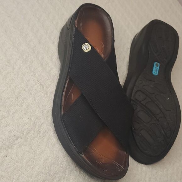 Bzees Desire Wedge Sandal - Picture 4 of 6